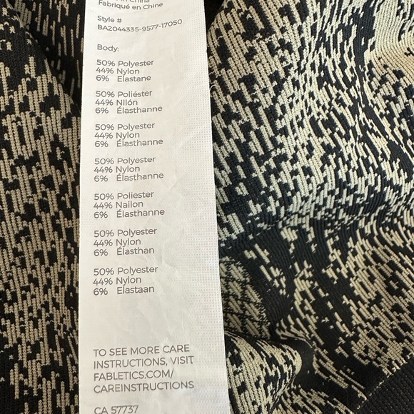 Fabletics Kamila Seamless Black and Tan Sports Bra - Picture 13 of 13